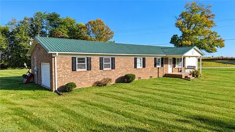 1742 Maple Grove Church Rd, Mount Airy, NC 27030