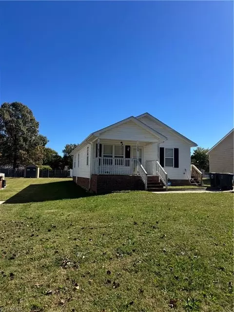 1420 Old Hickory Dr, Greensboro, NC 27405