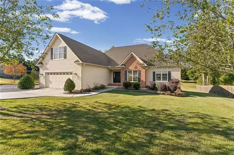 147 Richard Byerly Rd, High Point, NC 27262
