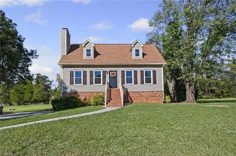 815 Northchester Ln, Winston Salem, NC 27105