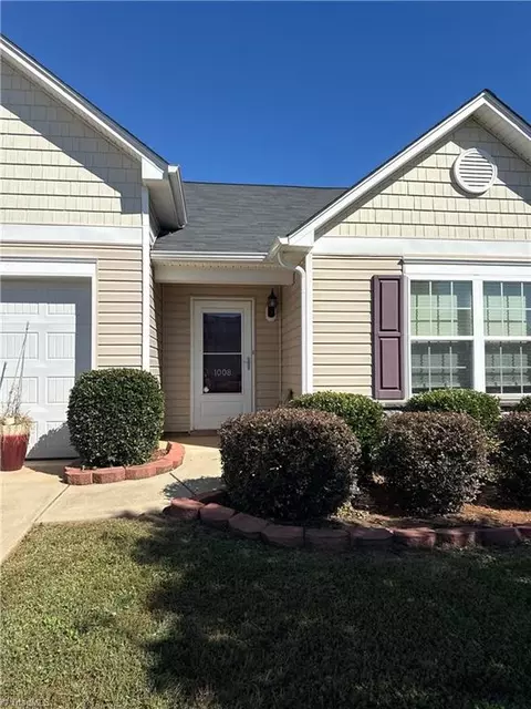 1008 Gold Cir, Mebane, NC 27302