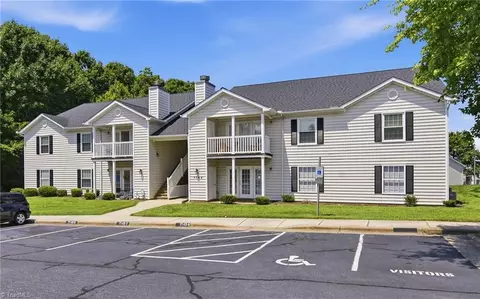 7149 Friendly Ave W #D, Greensboro, NC 27410