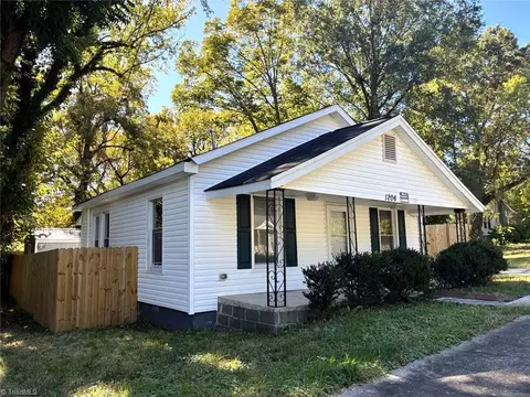 1206 Vernon Pl, High Point, NC 27260