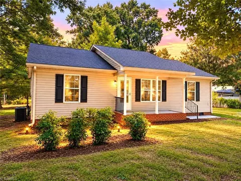 304 High Rock Dr, Lexington, NC 27292
