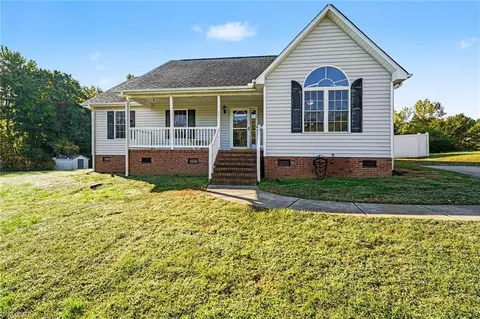 770 Old Castle Dr, Randleman, NC 27317