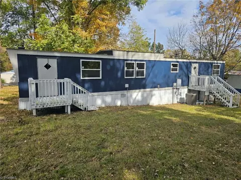 199 Rosewood Dr, Mount Airy, NC 27030