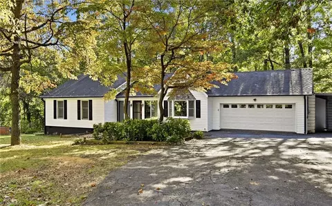 906 Sommerdale Cir, Rural Hall, NC 27045