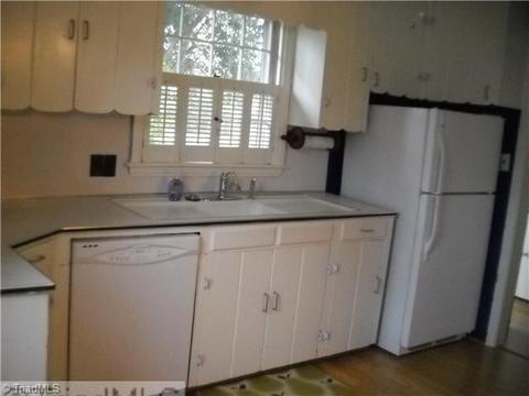 634 Colonial Dr, High Point, NC 27262 photo 5