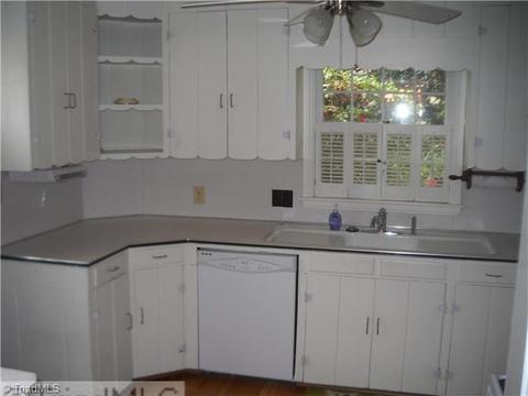 634 Colonial Dr, High Point, NC 27262 photo 4