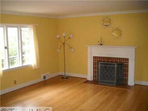 634 Colonial Dr, High Point, NC 27262 photo 2
