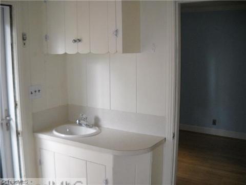 634 Colonial Dr, High Point, NC 27262 photo 13