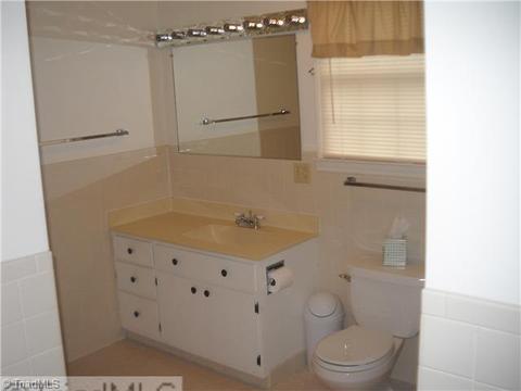 634 Colonial Dr, High Point, NC 27262 photo 9