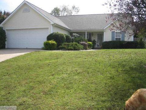 110 Stapleton Way, High Point, NC 27265 photo 1