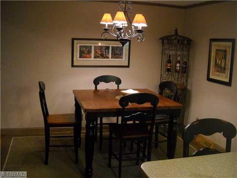 19 Windsor Rd, Thomasville, NC 27360 photo 4