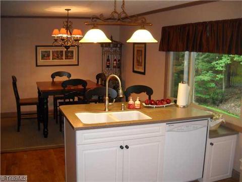 19 Windsor Rd, Thomasville, NC 27360 photo 5