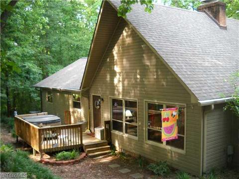 19 Windsor Rd, Thomasville, NC 27360 photo 2