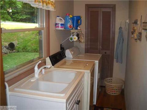 19 Windsor Rd, Thomasville, NC 27360 photo 15