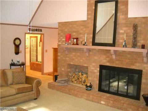 19 Windsor Rd, Thomasville, NC 27360 photo 6