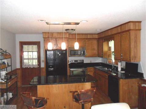 140 Valleybrook, Elkin, NC 28621 photo 3