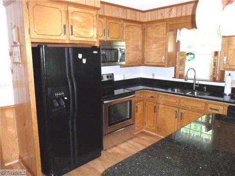 140 Valleybrook, Elkin, NC 28621 photo 2