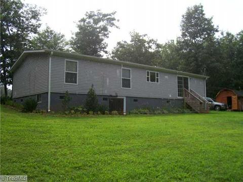 1740 Traphill Un, Traphill, NC 28685 photo 2