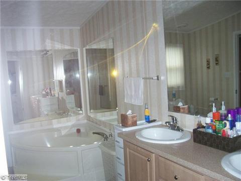 1740 Traphill Un, Traphill, NC 28685 photo 8