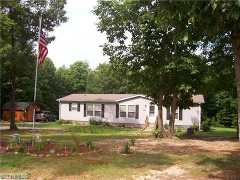 1740 Traphill Un, Traphill, NC 28685 photo 3