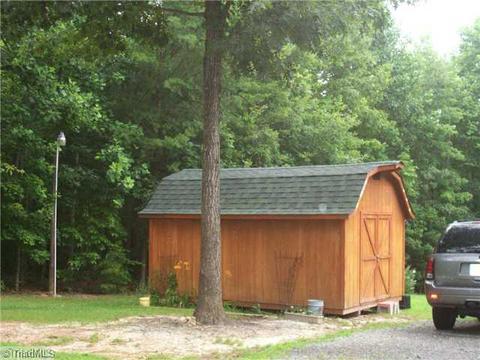 1740 Traphill Un, Traphill, NC 28685 photo 13