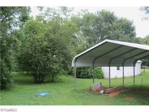 961 E King, King, NC 27021 photo 7
