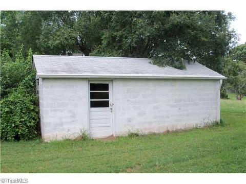 961 E King, King, NC 27021 photo 6