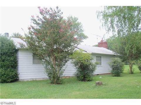 961 E King, King, NC 27021 photo 1