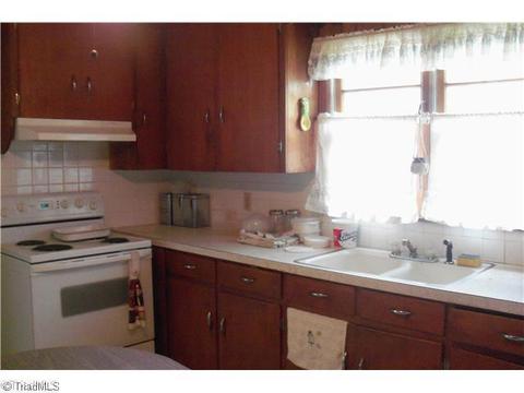 961 E King, King, NC 27021 photo 4