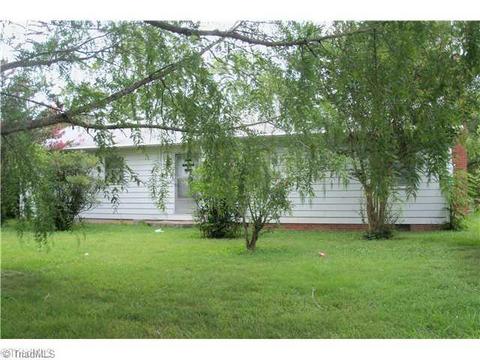 961 E King, King, NC 27021 photo 2