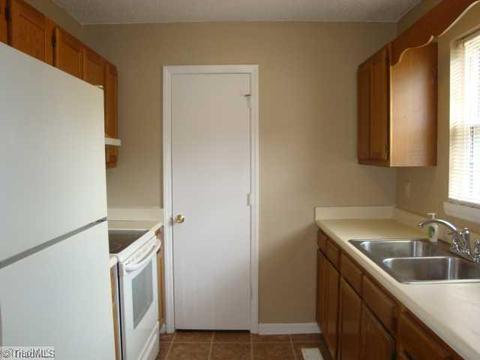2608 Guyer St, High Point, NC 27265 photo 5