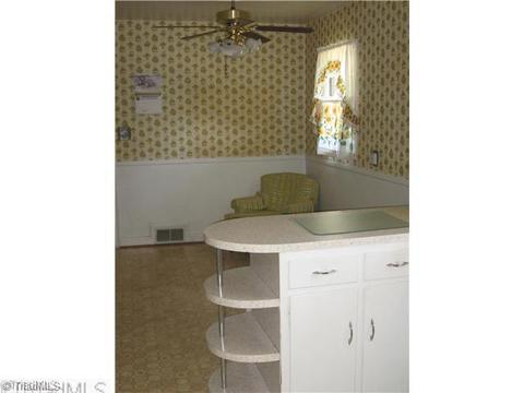 207 Seward Ave, High Point, NC 27265 photo 3