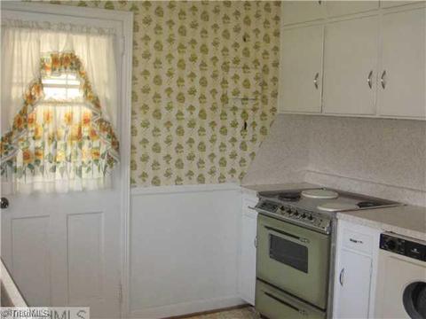 207 Seward Ave, High Point, NC 27265 photo 2