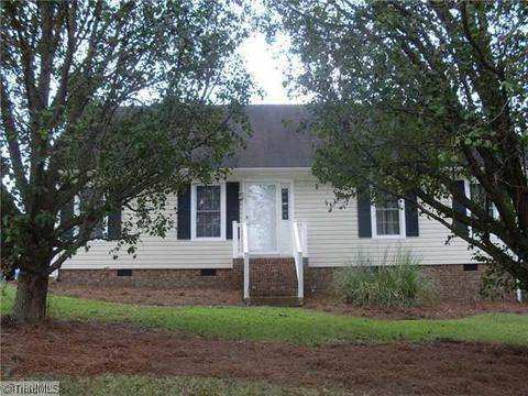 209 Oak Forest Ln, Trinity, NC 27370 photo 2