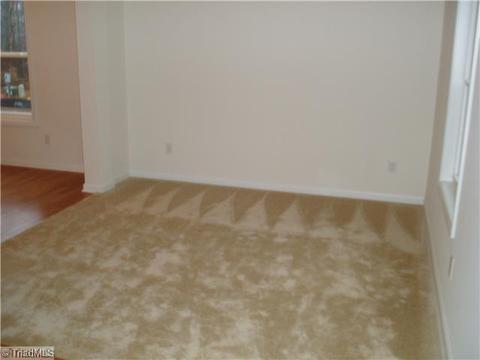 2808 Splitbrooke Dr, High Point, NC 27265 photo 2