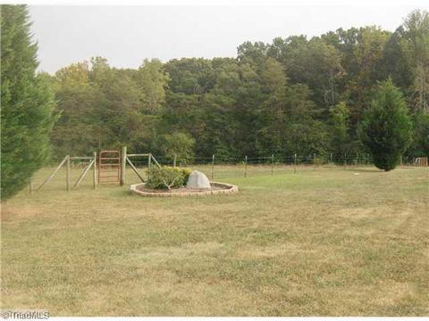 196 Tom Hunter, Pilot Mountain, NC 27041 photo 11