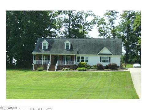 6383 Starlette Ln, Trinity, NC 27370 photo 1