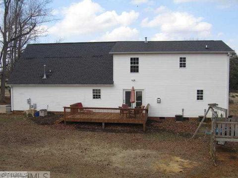 6383 Starlette Ln, Trinity, NC 27370 photo 2