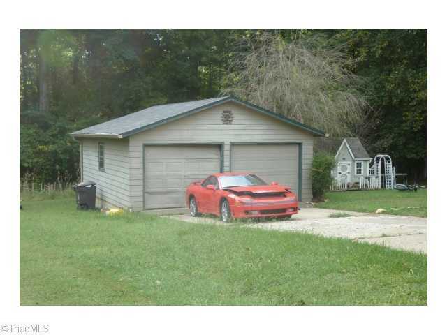 4913 Collins, Trinity, NC 27370 photo 3
