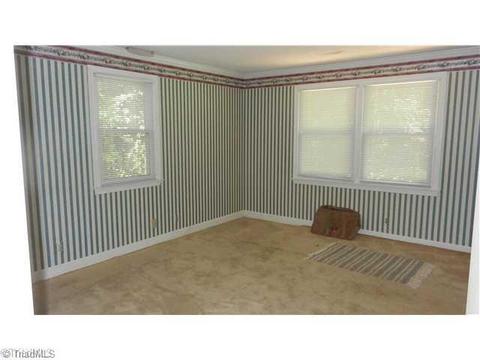 1150 Crescent, King, NC 27021 photo 9
