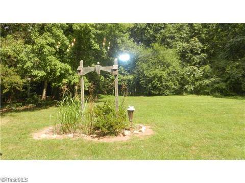 1150 Crescent, King, NC 27021 photo 3