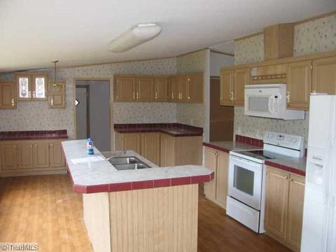 2935 Eagle Pt, Trinity, NC 27370 photo 5