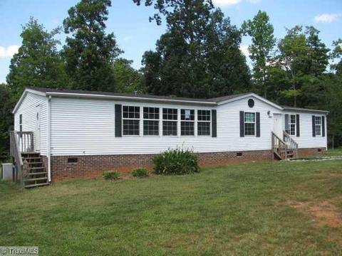 2935 Eagle Pt, Trinity, NC 27370 photo 1