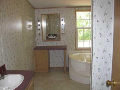 2935 Eagle Pt, Trinity, NC 27370 photo 9