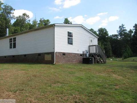 2935 Eagle Pt, Trinity, NC 27370 photo 2