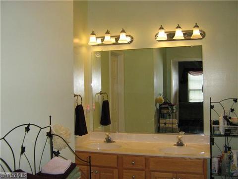 324 Maverick Trl, King, NC 27021 photo 9