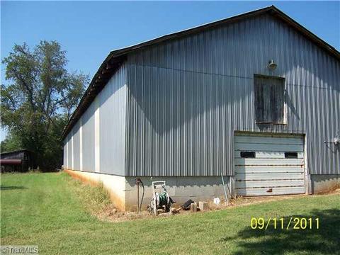 903 E Main St, Elkin, NC 28621 photo 4